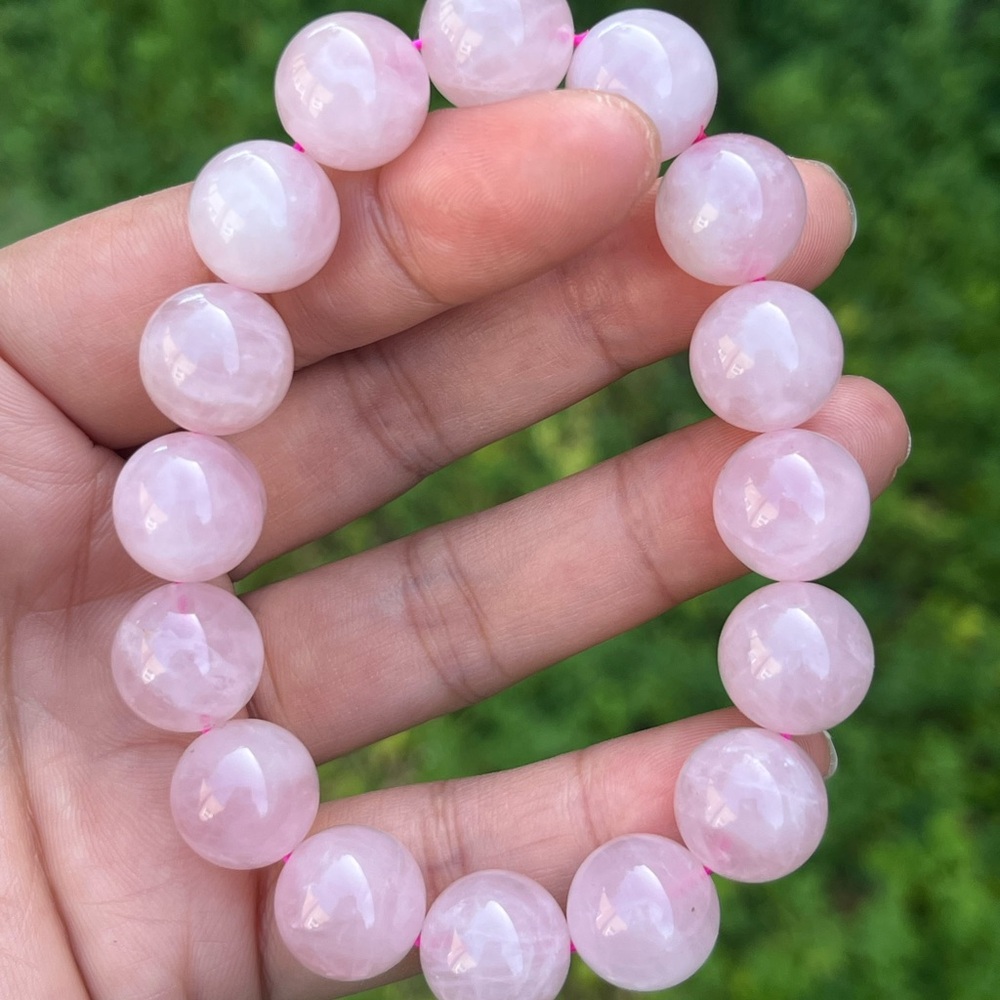 13mm stretchable pink rose quartz bracelet - Picture 6 of 6